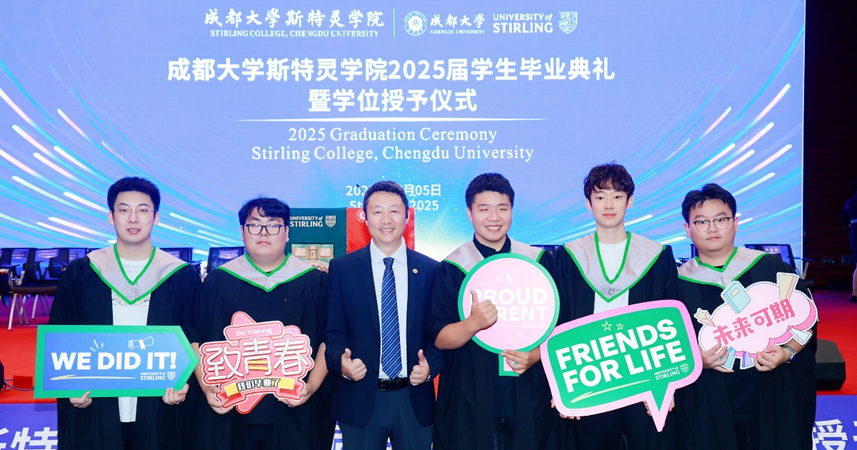 A group of Chengdu students pose for pictures.