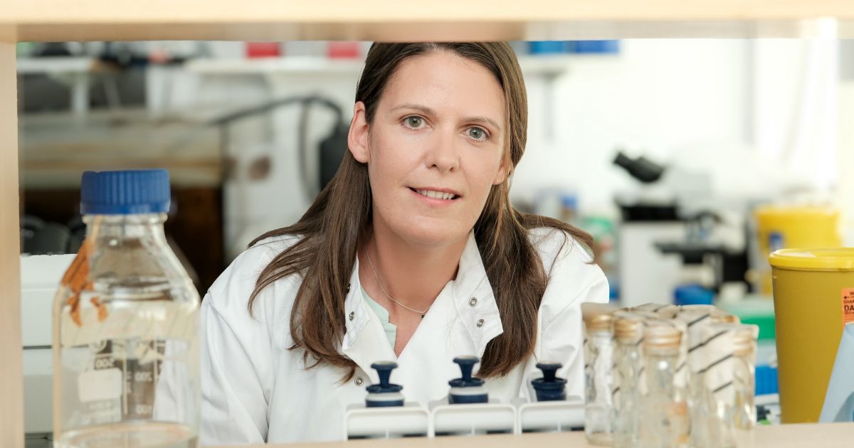 Dr Sabine Matallana-Surget from the University of Stirling in her lab