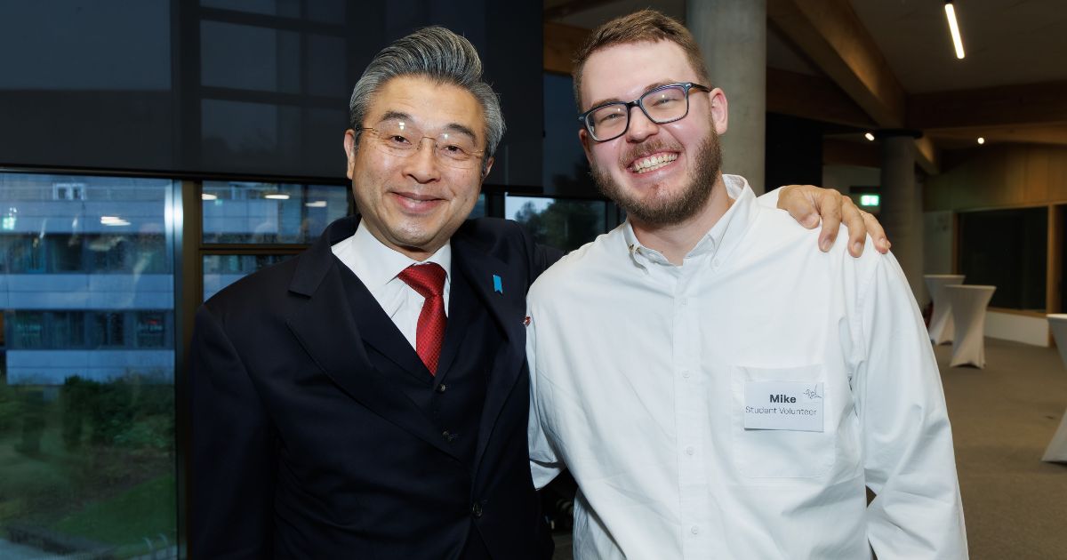His Excellency Mr Hiroshi Suzuki, Japanese Ambassador to the United Kingdom with student Mike Vandergoot